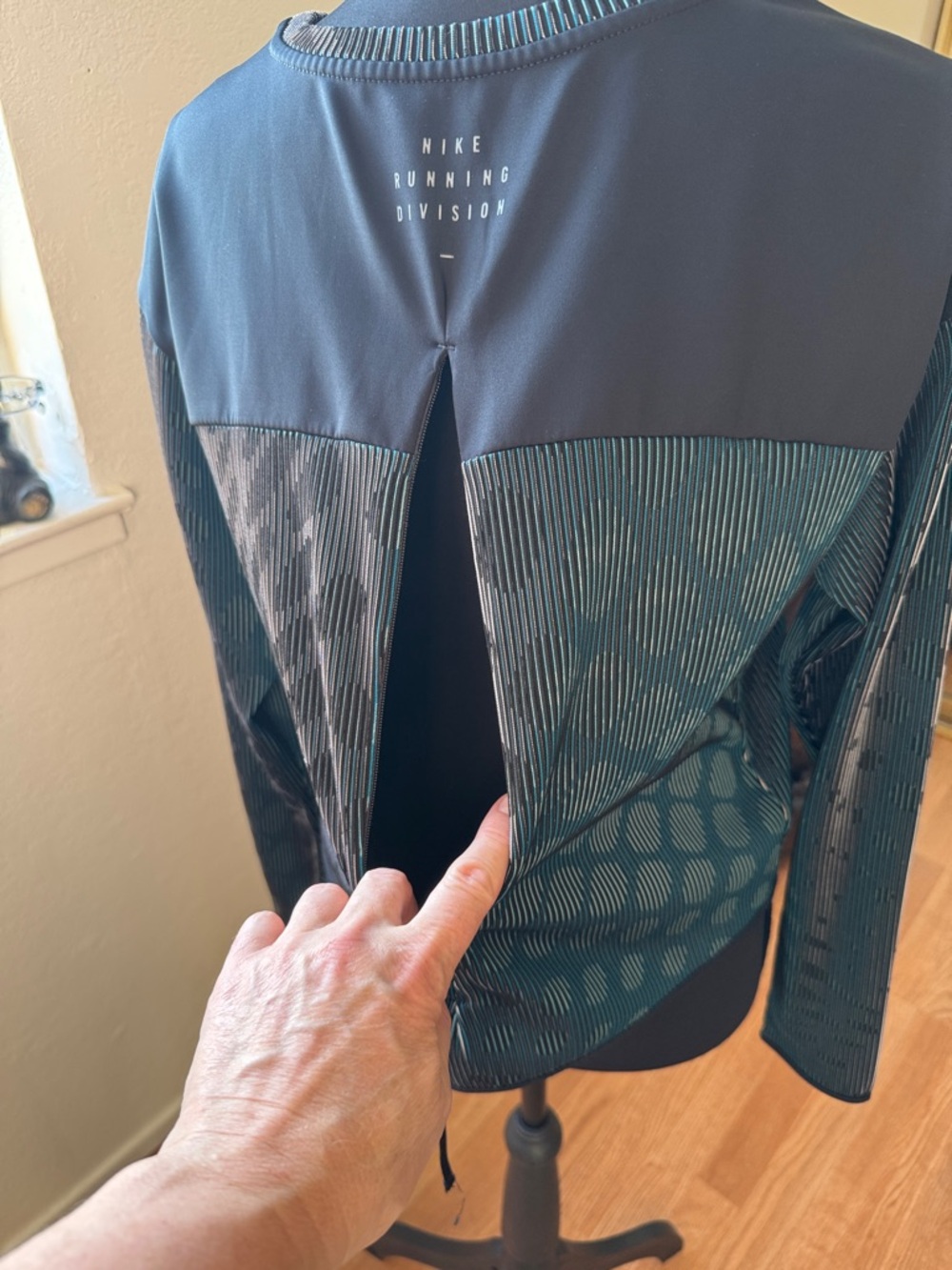 Nike Running Division Long Sleeve Performance Top,size XS - Picture 2 of 7
